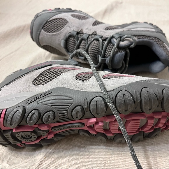 BRAND NEW merrell waterproof hiking shoes - Picture 2 of 6